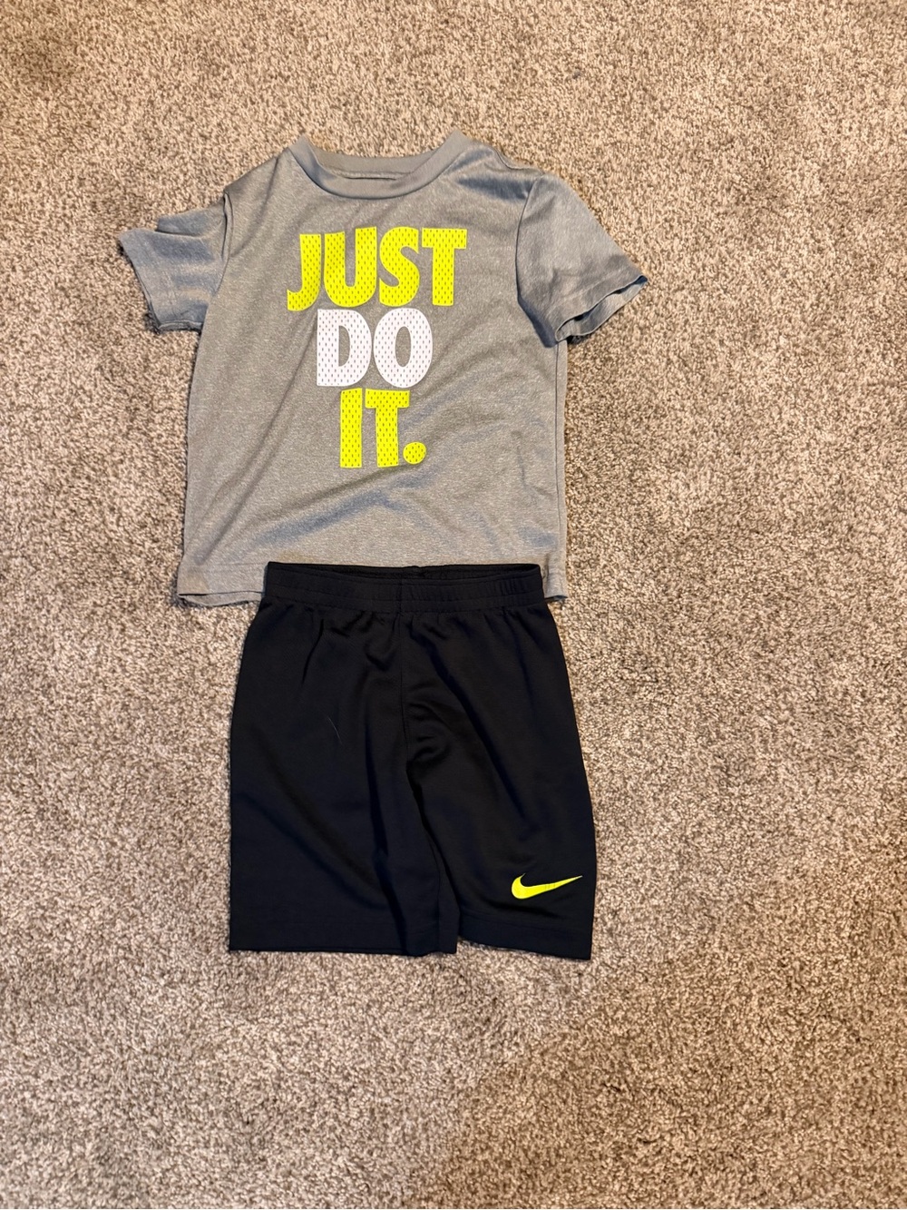 Nike Boys' Athletic Set - Gray & Black with Neon Yellow